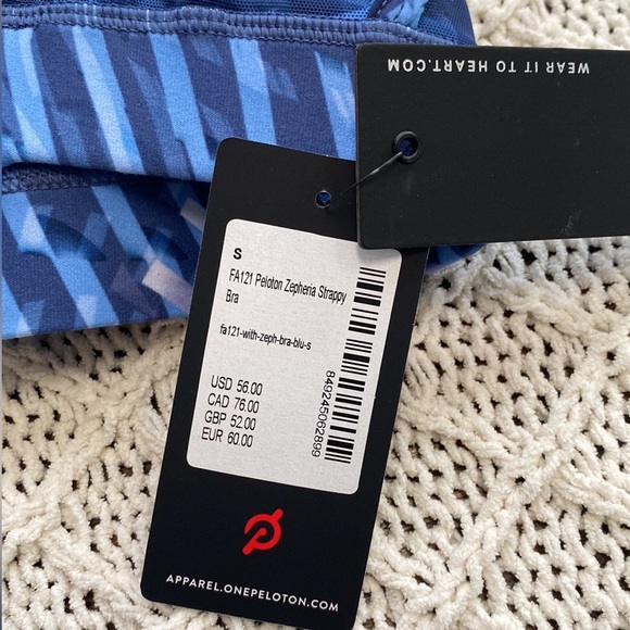 Peloton Blue Patterned Leggings and Top Set - Picture 6 of 12